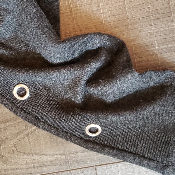 SOLD Sweater - Picture 3 of 3